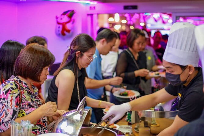 Smile Riverside Cruise Luxury Buffet Dinner from Bangkok - The Buffet: Seafood, Thai Favorites, and Familiar Comfort Food