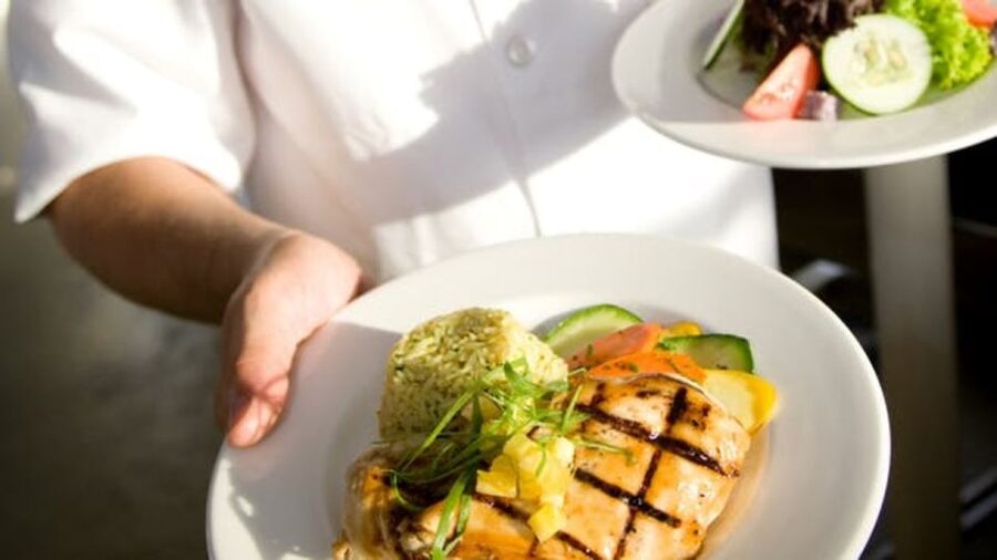 South Maui: Sunset Cruise with 4-Course Dinner and Drinks - Should you book the sunset dinner cruise?