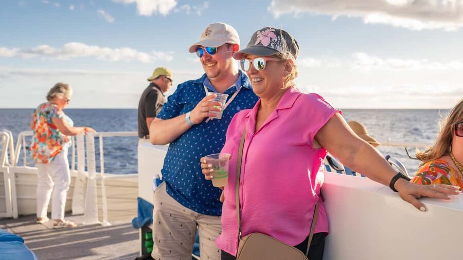 South Maui: Sunset Prime Rib or Island Fish Dinner Cruise - Live music and the relaxed onboard mood