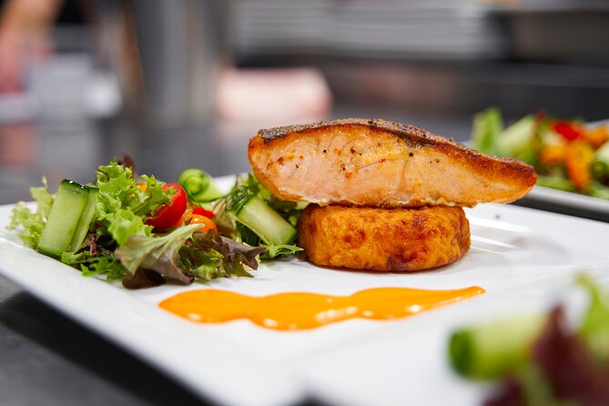 Spirit of Melbourne Dinner Cruise on the Yarra River - Who should book the Spirit of Melbourne?