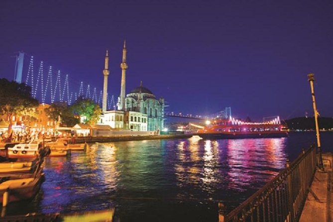 Stage Front Bosphorus Dinner Cruise with Pickup & Drinks included - Who will enjoy this cruise most?
