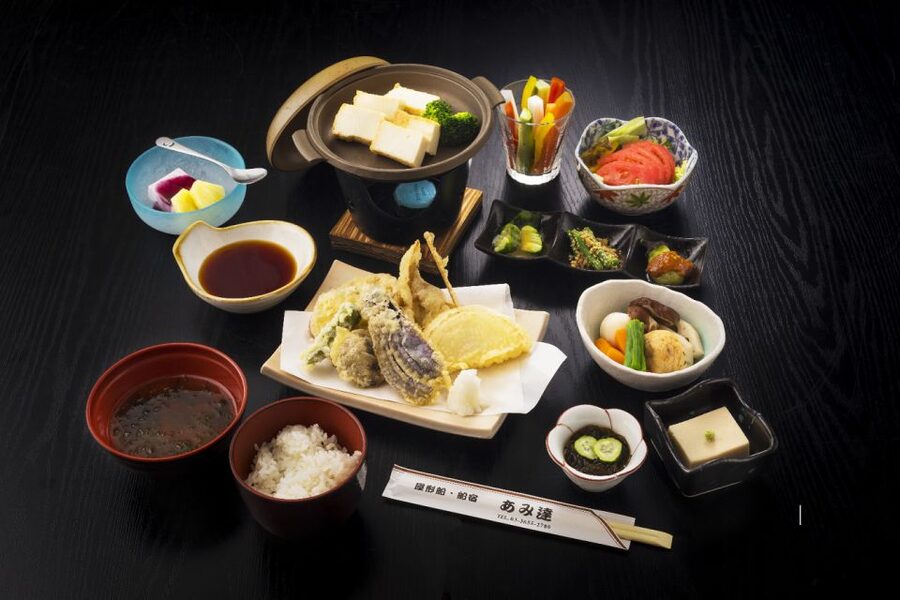 Sumida River: Japanese Traditional Yakatabune Dinner Cruise - Tokyo Bay, Rainbow Bridge, and Odaiba
