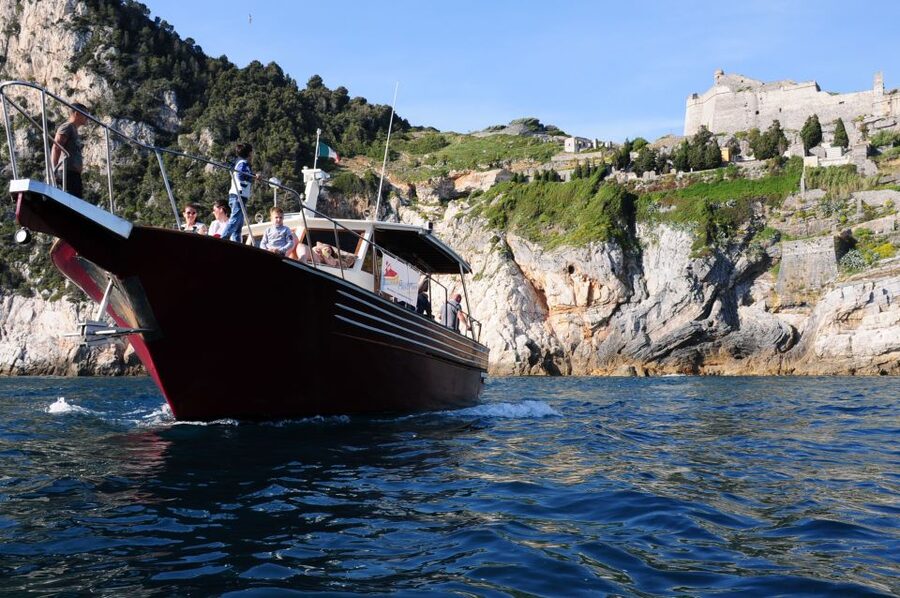 Sunset dinner boat tour in the Gulf of Poets - Key points to know before booking