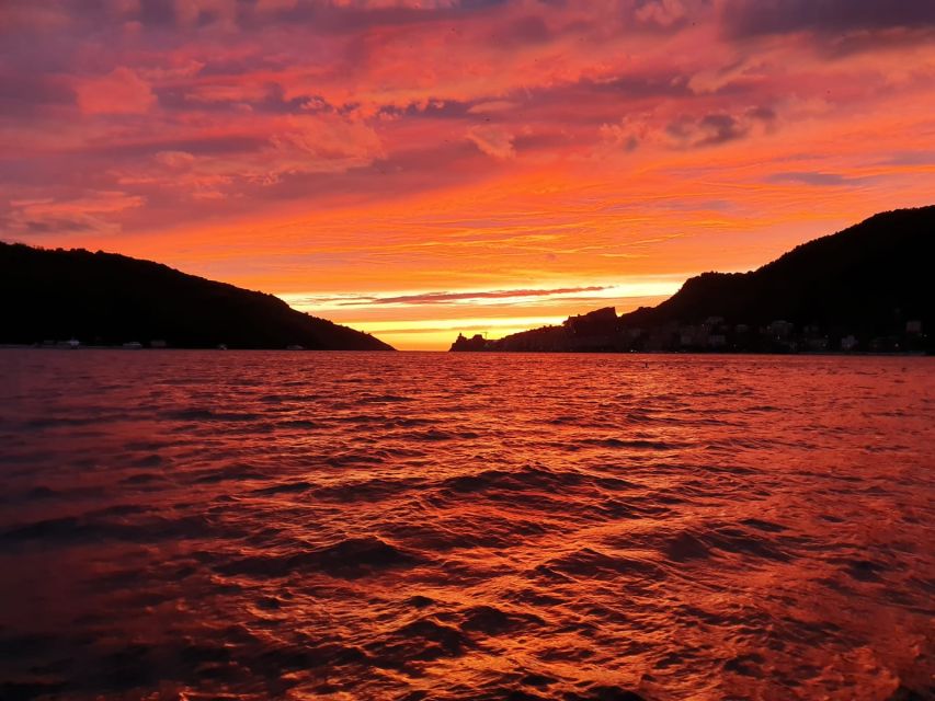 Sunset dinner boat tour in the Gulf of Poets - Porto Venere and its protected marine area