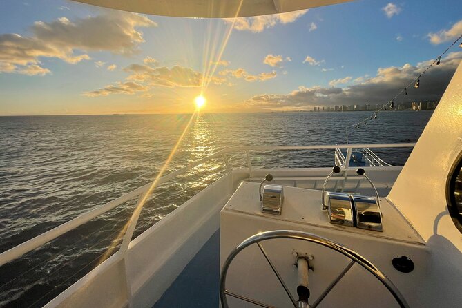 Sunset Dinner Cruise in Honolulu, Hawaii - Motion, seating, and comfort