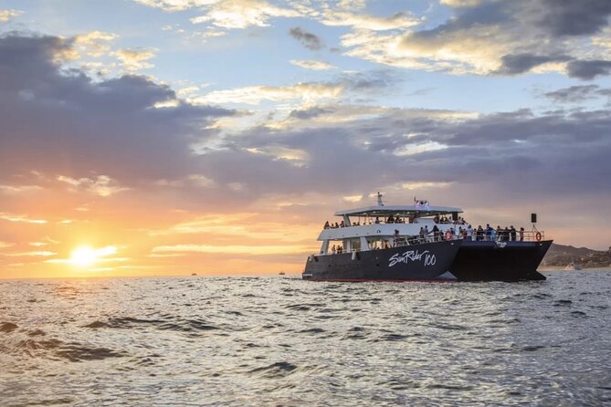 Sunset Dinner Cruise in Los Cabos - The first hour: coastline, cocktails, and Land’s End