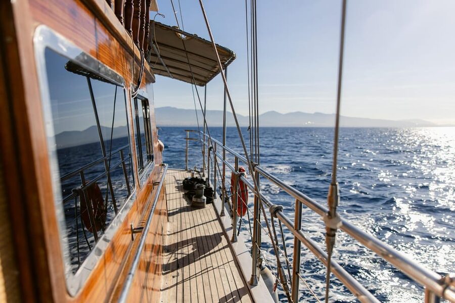 Sunset Dinner Cruise: Swim Stop, Drinks & Onboard Dining - How Comfortable and Crowded Is It?