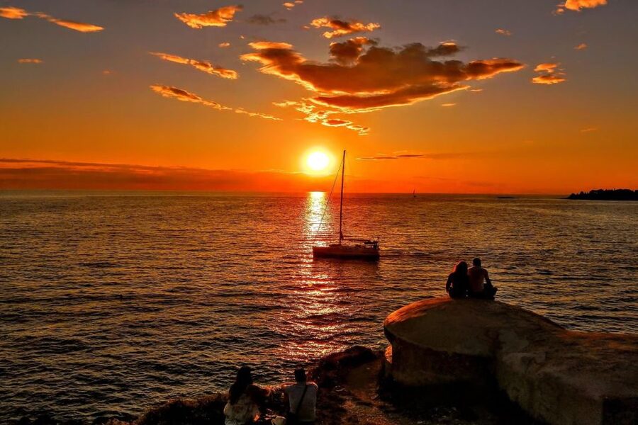 Sunset Dolphin Cruise with Dinner – Medulin Archipelago - Dinner on board, with drinks included