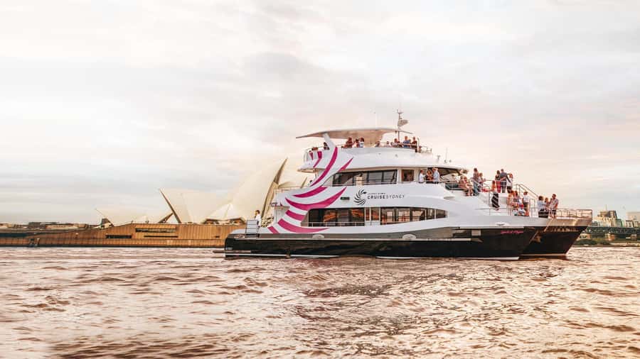 Sydney: Dinner Cruise with 3-Course Meal - The harbour views from all sides