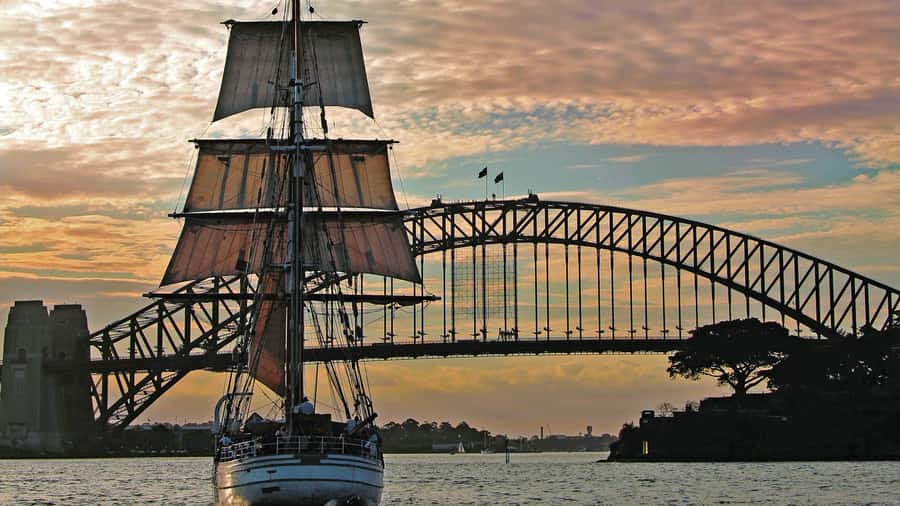 Sydney: Harbor Sunset Cruise with Dinner - The first view of the Opera House and Harbour Bridge