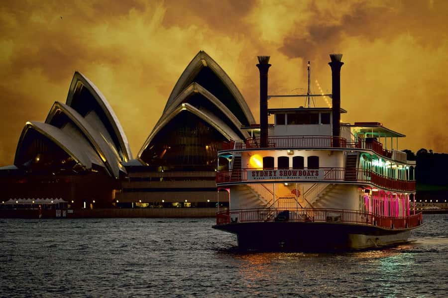 Sydney Harbour: Cabaret Cruise with 3-Course Dinner - The Showboat experience in five quick points