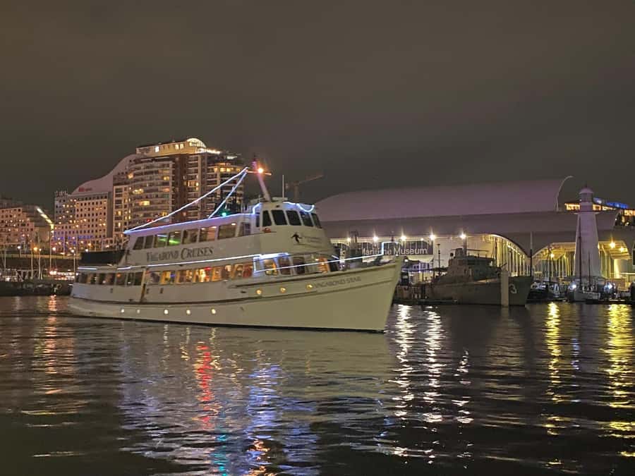 Sydney Harbour: Latin Fiesta Dinner Cruise - Four hours on Sydney Harbour