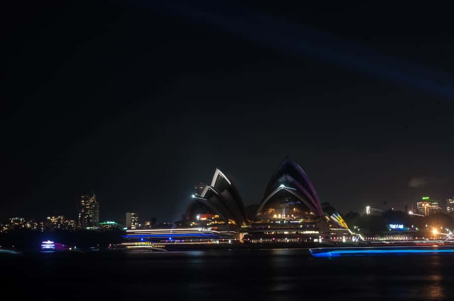 Sydney: Vivid Festival of Light Harbor Cruise with Dinner - Indoor comfort versus outdoor photography
