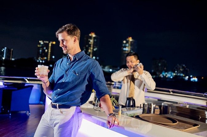 The Opulence Dinner Cruise from Iconsiam Bangkok - Live music and the mood after dark
