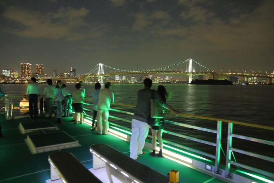 Tokyo Bay: Traditional Japanese Yakatabune Dinner Cruise - What a Yakatabune Evening Actually Feels Like