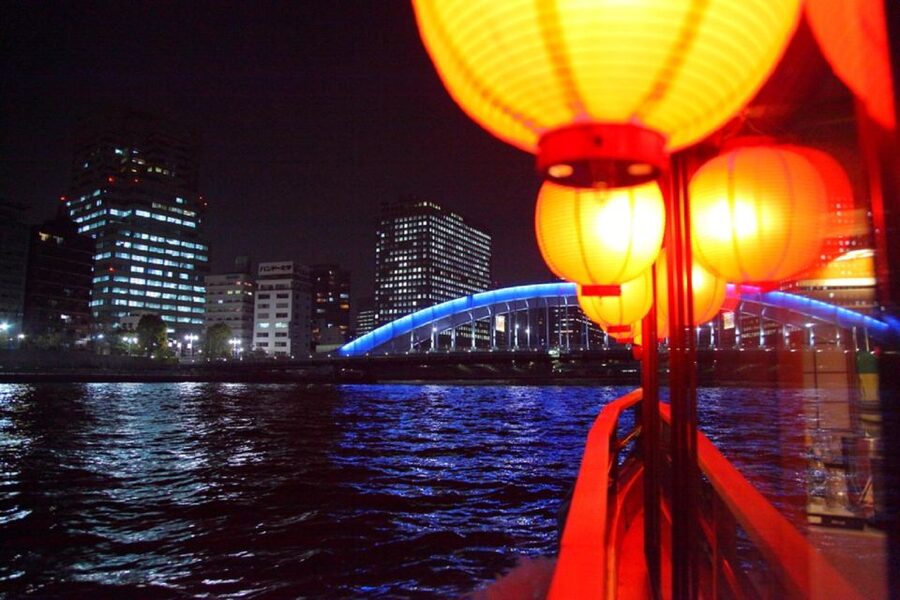 Tokyo Bay: Traditional Japanese Yakatabune Dinner Cruise - Staff Service and the Japanese-Only Commentary