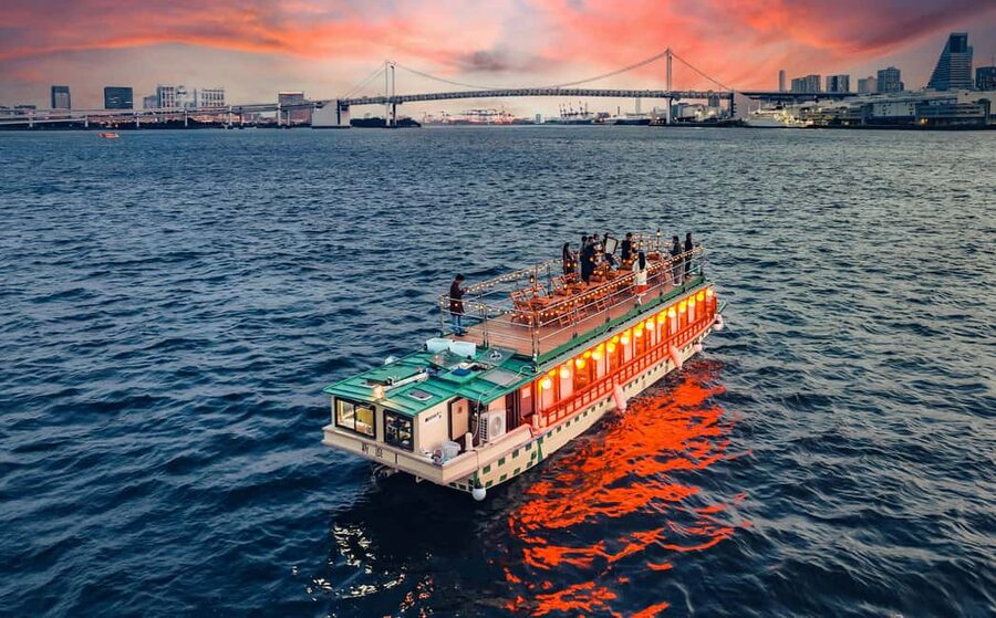 Tokyo Dinner Cruise & Tradition Show & Drinks & Tokyo Tower - Five things worth knowing before you book