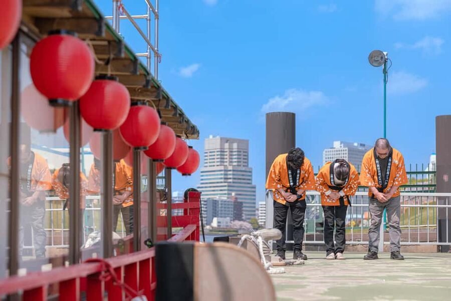 Tokyo: Rainbow Bridge Day Cruise Show and Only Soft Drinks - Unlimited soft drinks, with no meal included