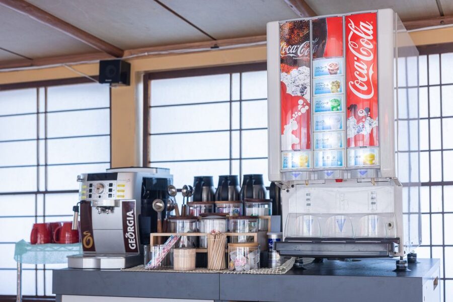 Tokyo: Yakatabune Dinner Cruise with Japanese Show & Drinks - Practical details that can save your evening