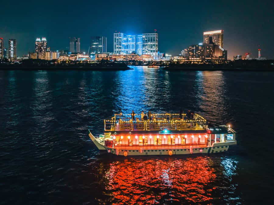 Tokyo: Yakatabune Dinner Cruise with Japanese Show & Drinks - Why the Yakatabune setting matters