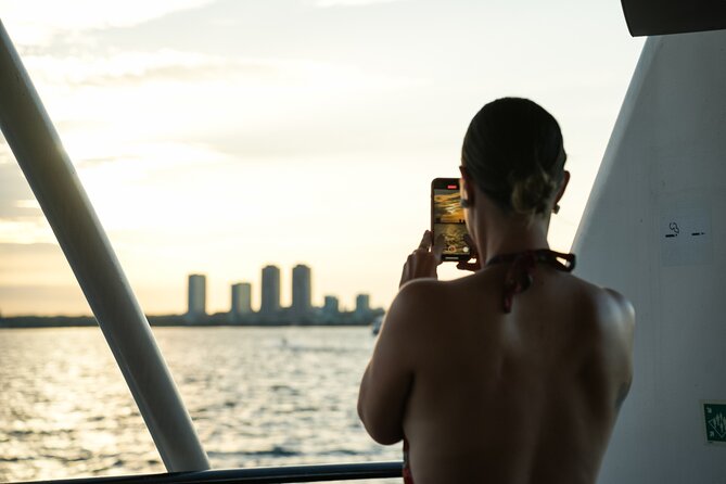 Toronto Premier Dinner Cruise on Odyssey in Toronto Harbour - Weather, clothing, and comfort