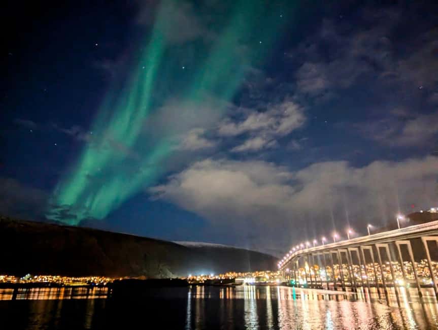 Tromsø: Evening dinner cruise with possible northern lights - What happens from 5:30 to 9 p.m.