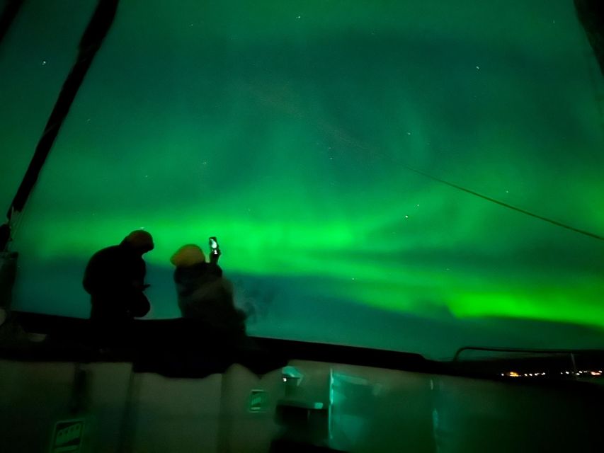 Tromso: Luxury Northern Lights Cruise with Hot Tub & Dinner - Sailing through Grindøysundet after dark
