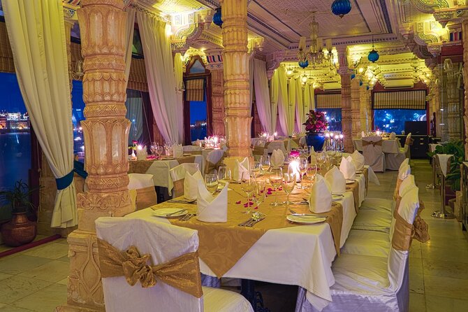 Udaipur: Jag Mandir Island Dinner with Boat Ride transfers - Time for photographs before dinner