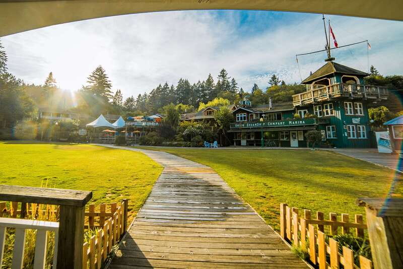 Vancouver: Bowen Island Boat Cruise with Dinner - The sunset return through Howe Sound