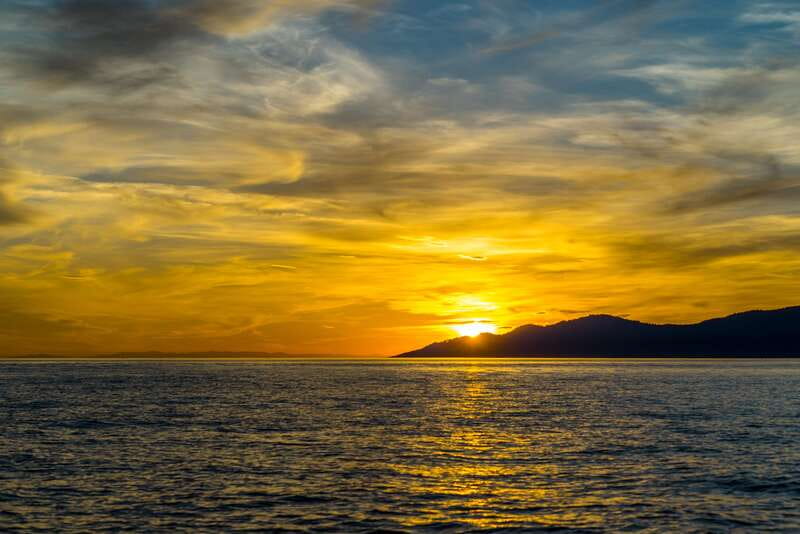 Vancouver: Bowen Island Boat Cruise with Dinner - Comfort, access, and health restrictions