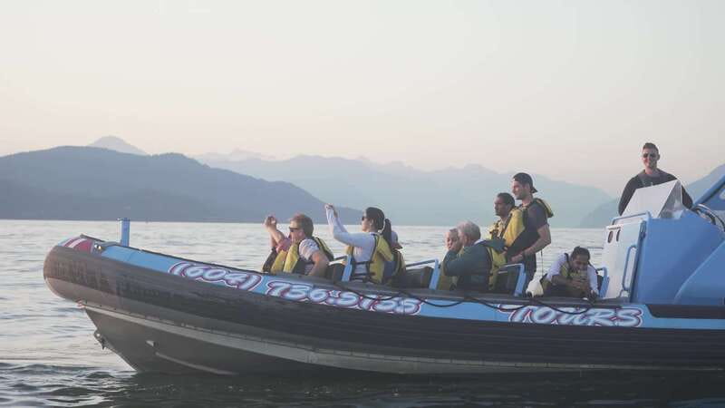 Vancouver: Bowen Island Boat Cruise with Dinner - Vancouver stories with the skyline in view