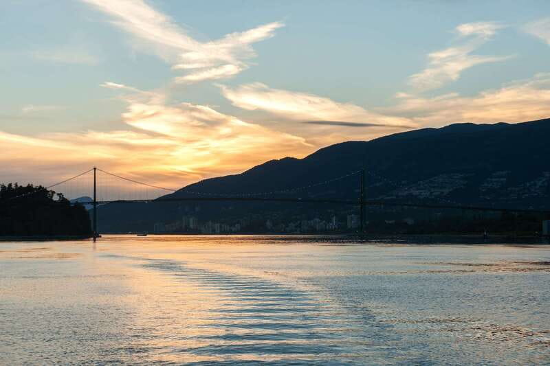 Vancouver: Evening Cruise with Dinner Buffet - Sunset, city lights, and the best time to step outside