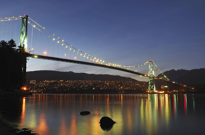 Vancouver Holiday Festive Dinner Cruises - Music, carol singers, and the party factor