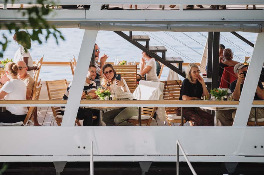 Victoria Falls: Dinner Cruise on the Zambezi River - Dinner on the Zambezi: what the meal adds