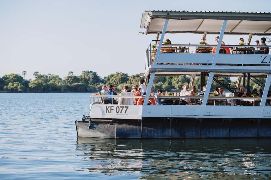 Victoria Falls: Dinner Cruise on the Zambezi River - Drinks, service, and the feel on board