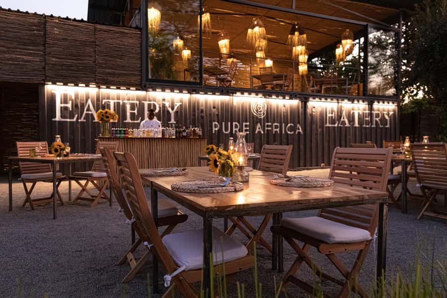 Victoria Falls: Sunset Cruise and Dinner at The Eatery - Canapés, drinks, and the evening meal question
