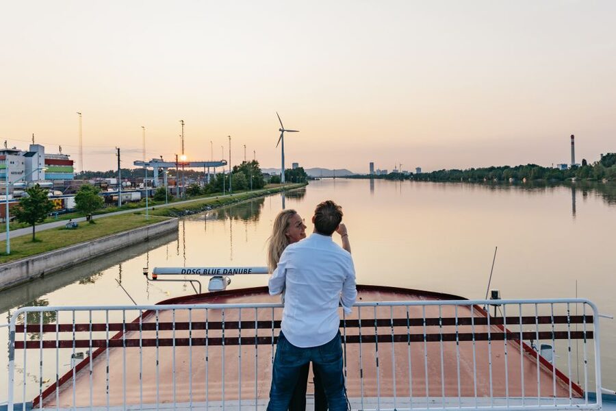 Vienna: 3-Course Evening Dinner Cruise - When the views are worth the price