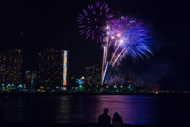 Waikiki Fireworks Dinner Cruise: Sail & Sparkle on Friday Nights - A light bento meal and two drinks