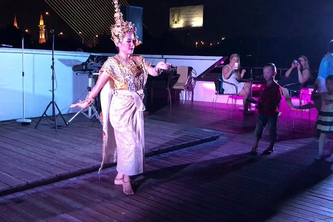 Wonderful Pearl: Bangkok's Dinner Night Cruise - The Grand Palace and Wat Phra Kaew after dark