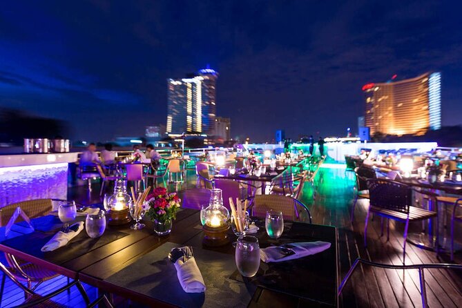 Wonderful Pearl: Bangkok's Dinner Night Cruise - The buffet: wide choice, mixed results