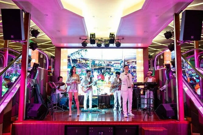 Wonderful Pearl Dinner Cruise in Bangkok - Boarding, seating, and the opening welcome