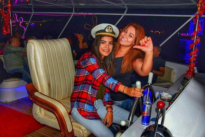 Yacht Cruise with Dinner & Oriental Show - At a glance