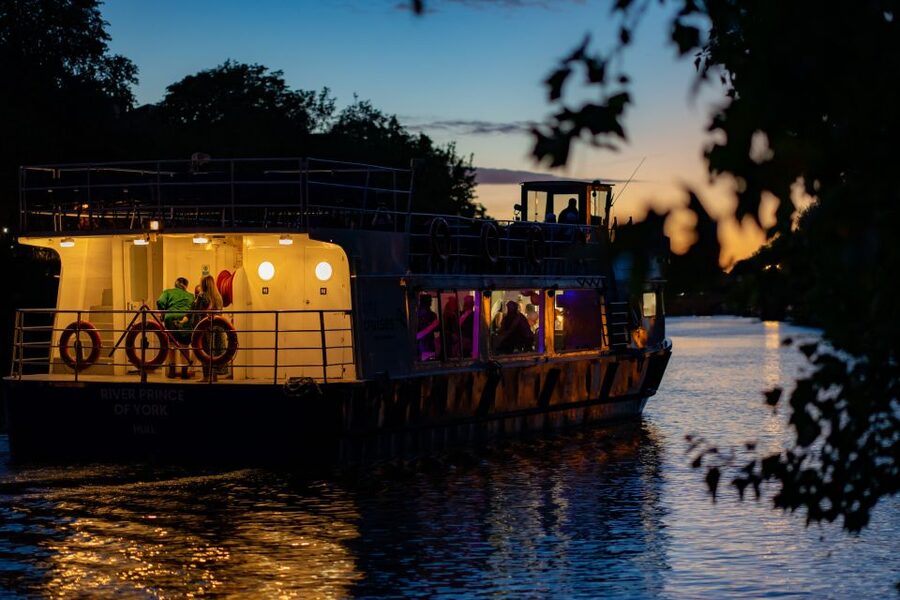 York: Party Cruise with Drink, Dinner, and DJ - Who will enjoy this York party cruise